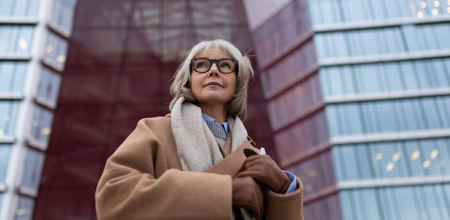 Квінейджерки: як жінки після 45 змінюють правила гри на ринку праці?